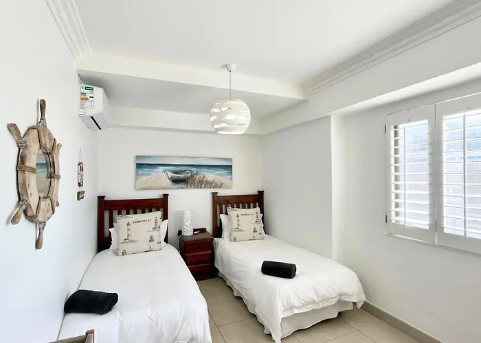 22 Bronze Beach 2 Bedroom Beach Front View Apartment