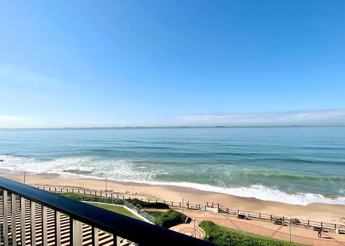 22 Bronze Beach 2 Bedroom Beach Front View Apartment